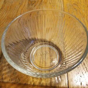 Pyrex 7403-s 10 cup ribbed mixing bowl
